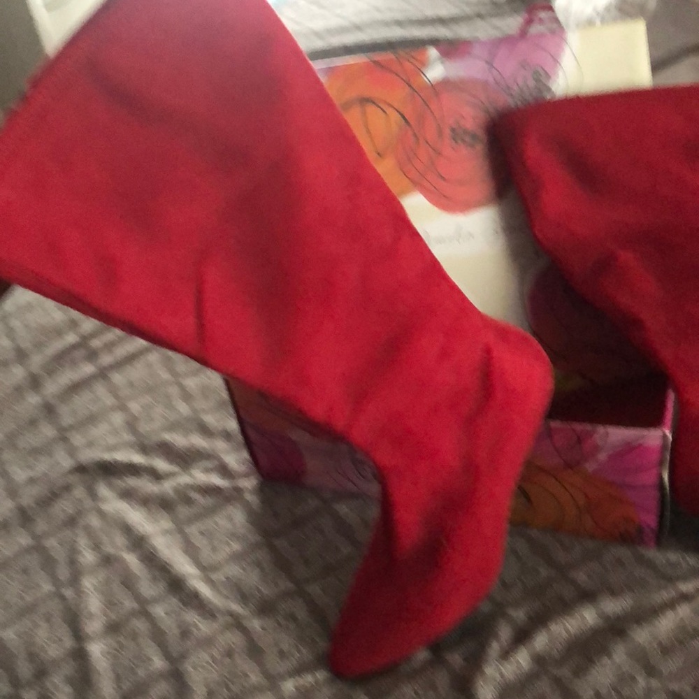 Red boots - Picture 2 of 5